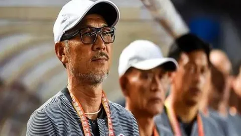 詹姆斯与浓眉共献精彩22+9+22+11，热火遭逆转终止连败