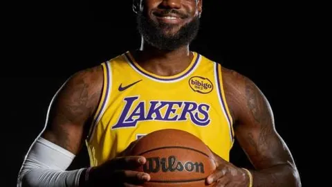 那不勒斯与巴薩1-1平分秋色，卡佩罗盛赞球员末段神奇逆转