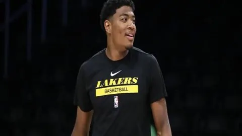 “忠诚坚守：萨拉赫深情述说利物浦情缘，沙特邀约真相待揭”